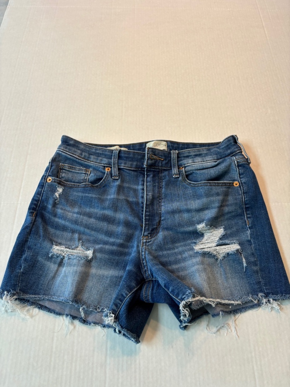 Women’s Universal Thread Distressed Blue Jean High Rise Midi Shorts 8 29